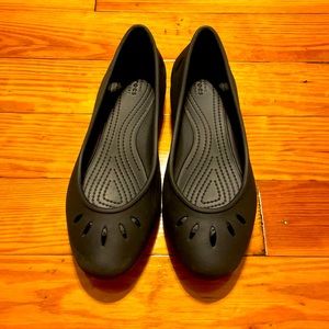 Black Crocs flats